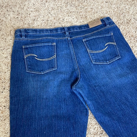 Signature Flare Fit Levi Strauss Company Designer Blue Jeans Size 16 1/2 Plus - Picture 10 of 14